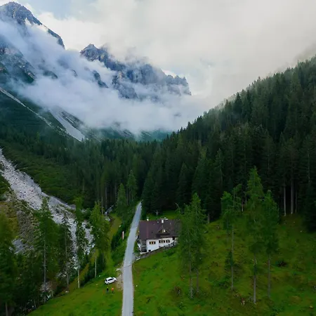In Stubaital By Slope & Sauna, Cleaning Included Neustift im Stubaital